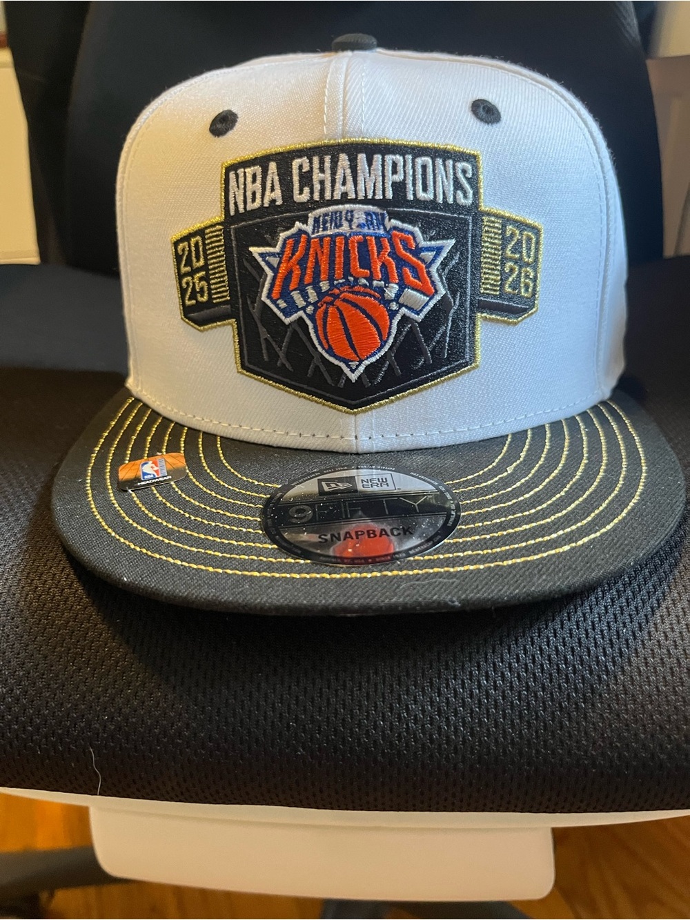 New Era White & Black New York Knicks NBA Champions Snapback